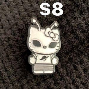 Hello kitty pin